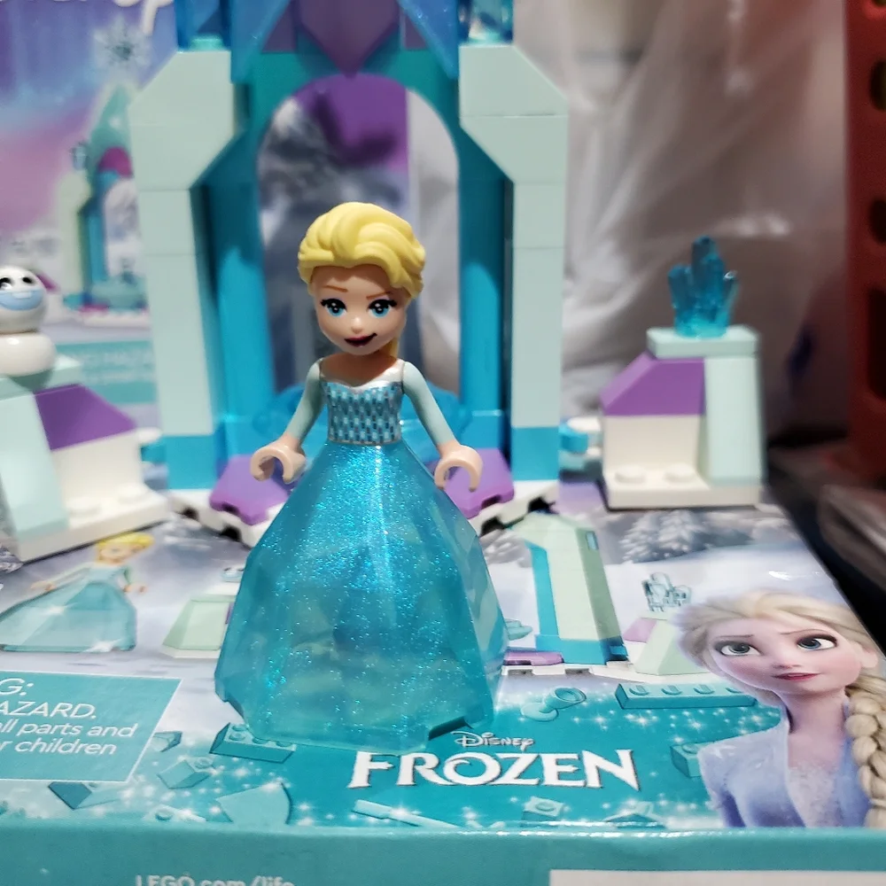 LEGO Disney Princess Elsa’s Castle Courtyard 43199 Frozen
